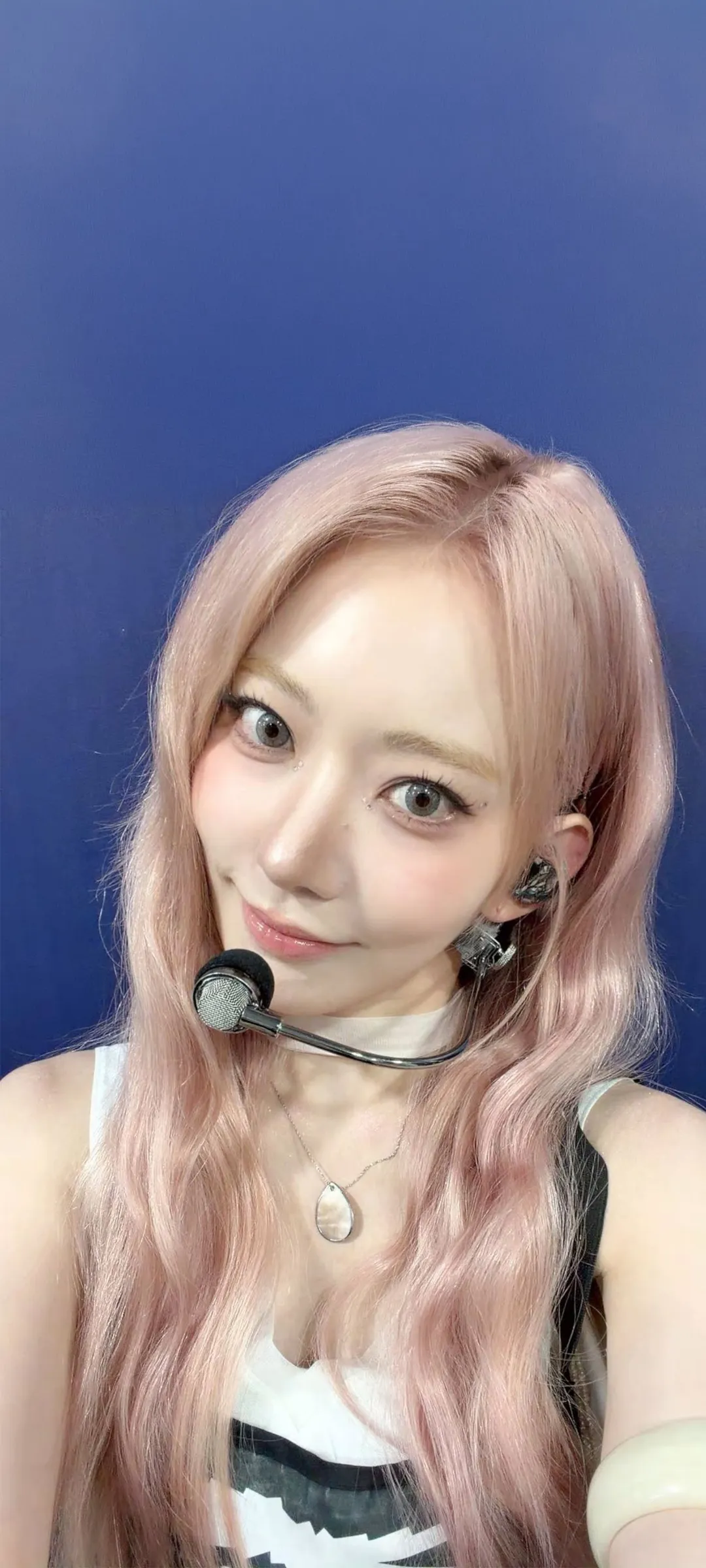 Fond d'écran de verrouillage mobile Sakura Miyawaki 4K HD télécharger — IZ*ONE, LE SSERAFIM