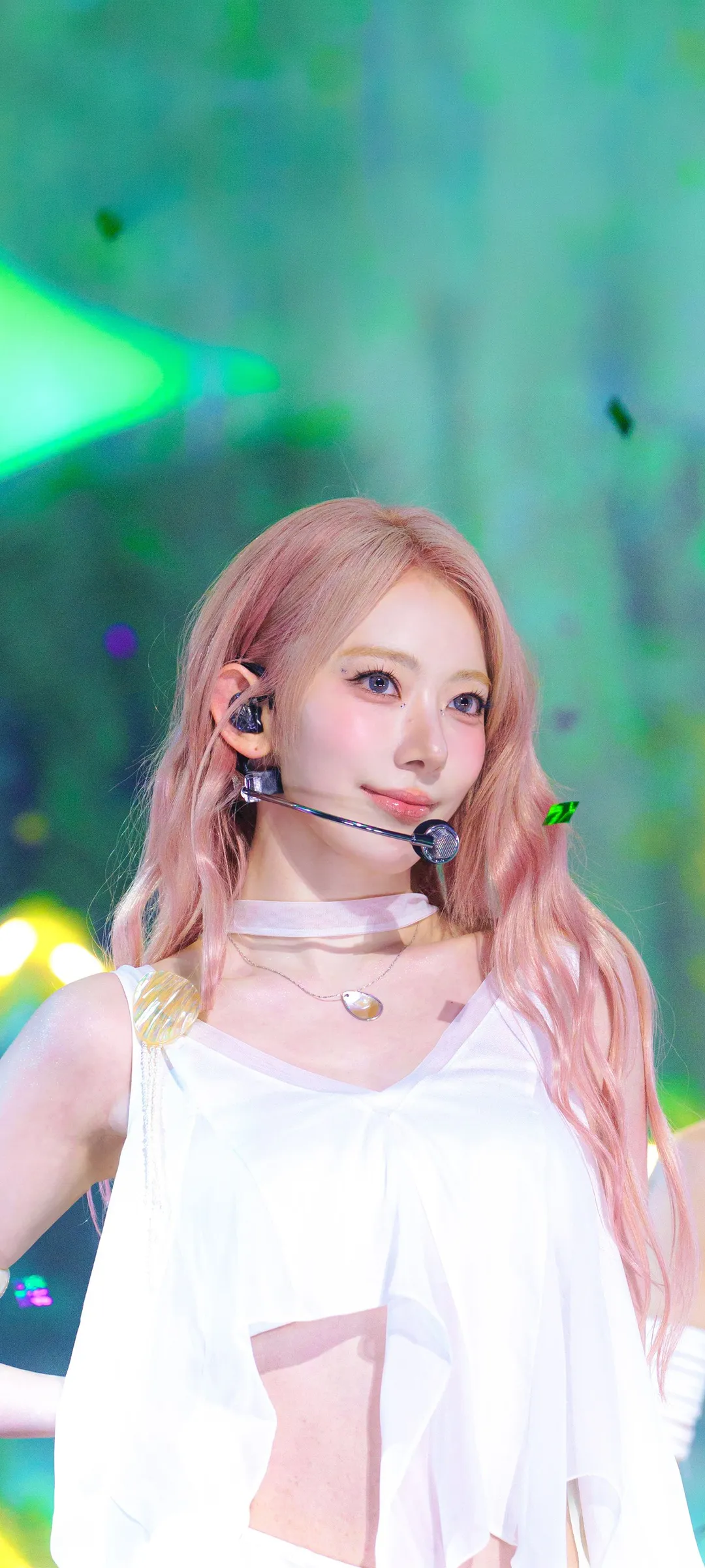 Fond d'écran de verrouillage mobile Sakura Miyawaki 4K HD télécharger — IZ*ONE, LE SSERAFIM