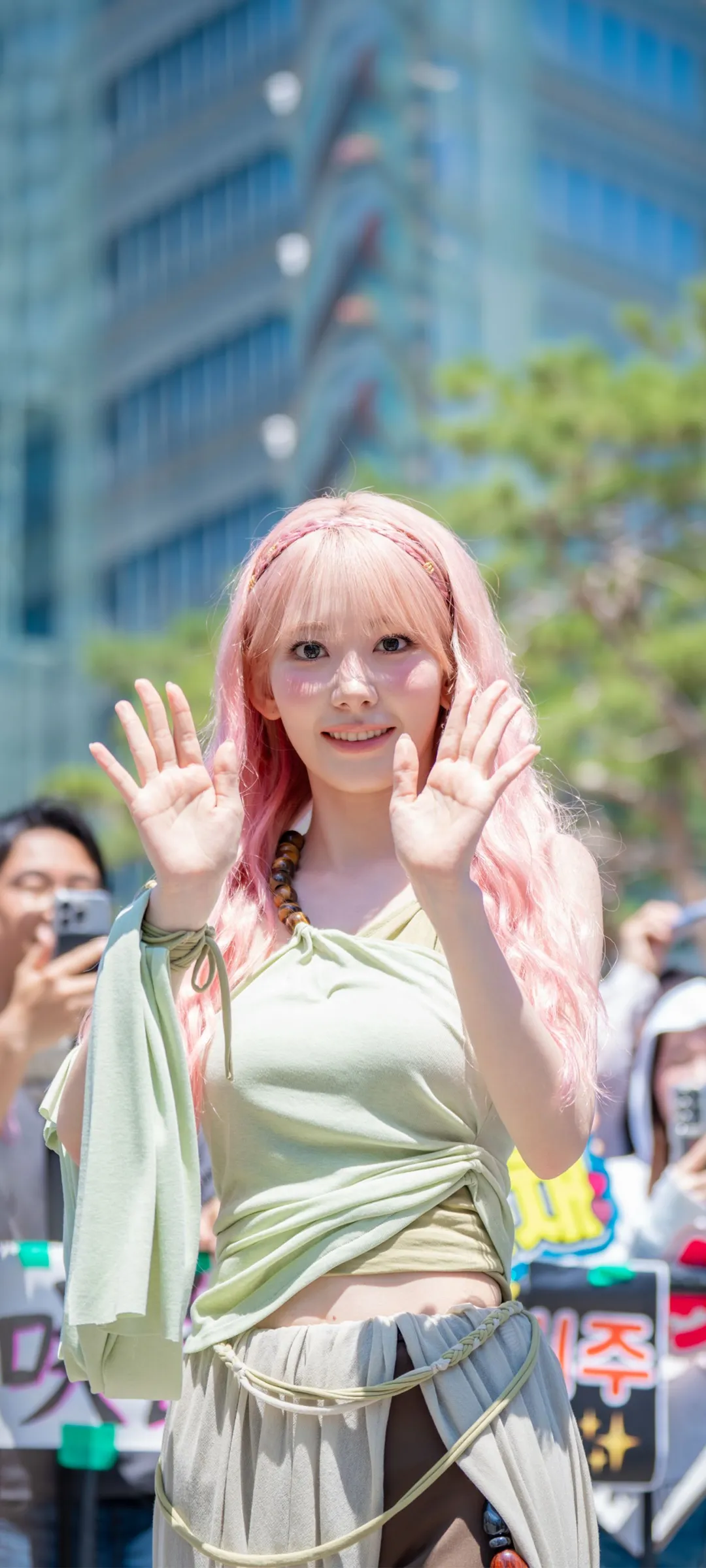 Fond d'écran de verrouillage mobile Sakura Miyawaki 4K HD télécharger — IZ*ONE, LE SSERAFIM