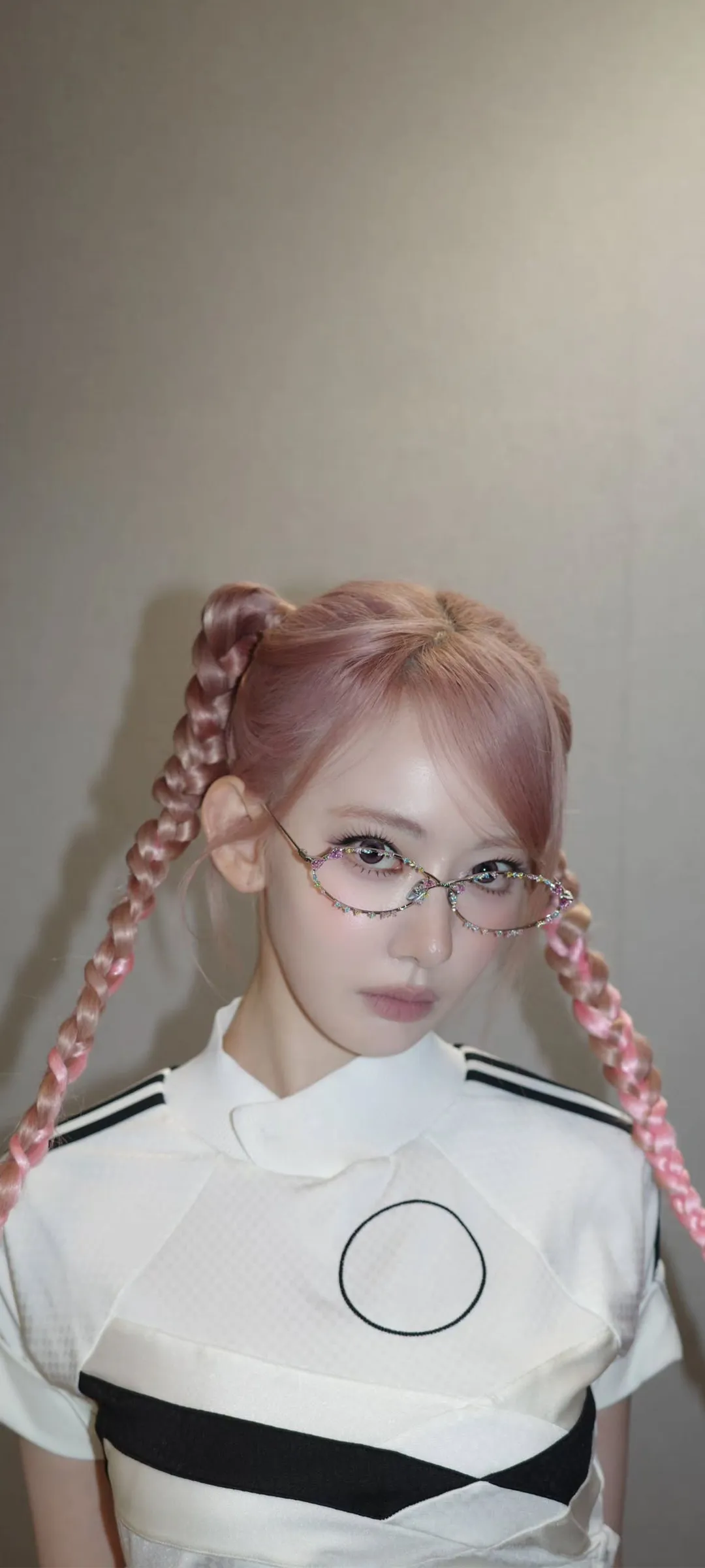 Fond d'écran de verrouillage mobile Sakura Miyawaki 4K HD télécharger — IZ*ONE, LE SSERAFIM