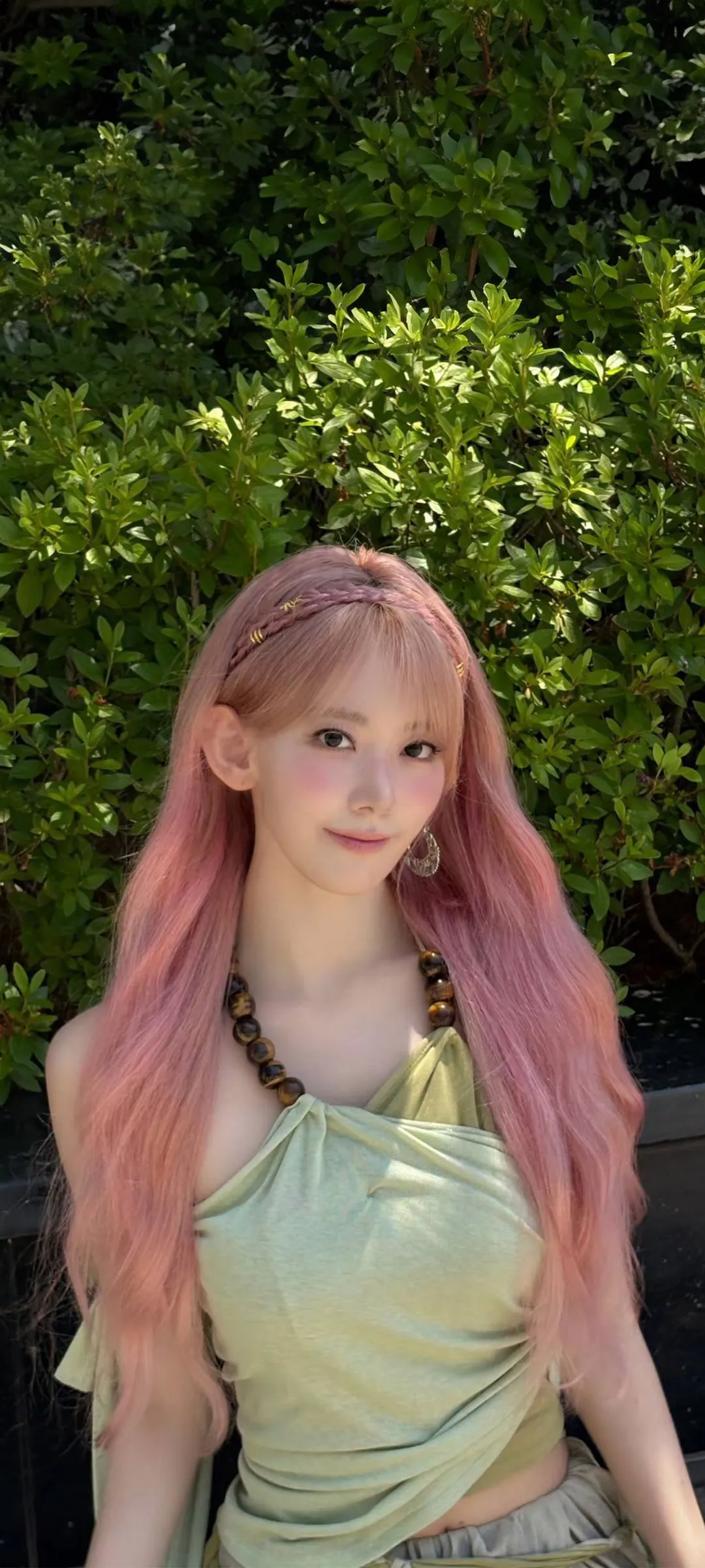 Fond d'écran de verrouillage mobile Sakura Miyawaki 4K HD télécharger — IZ*ONE, LE SSERAFIM