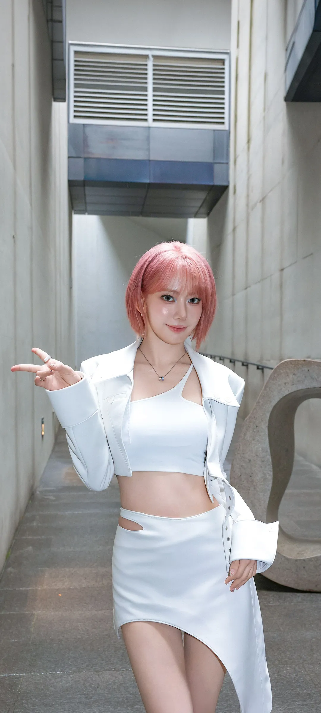 Fond d'écran de verrouillage mobile Sakura Miyawaki 4K HD télécharger — IZ*ONE, LE SSERAFIM