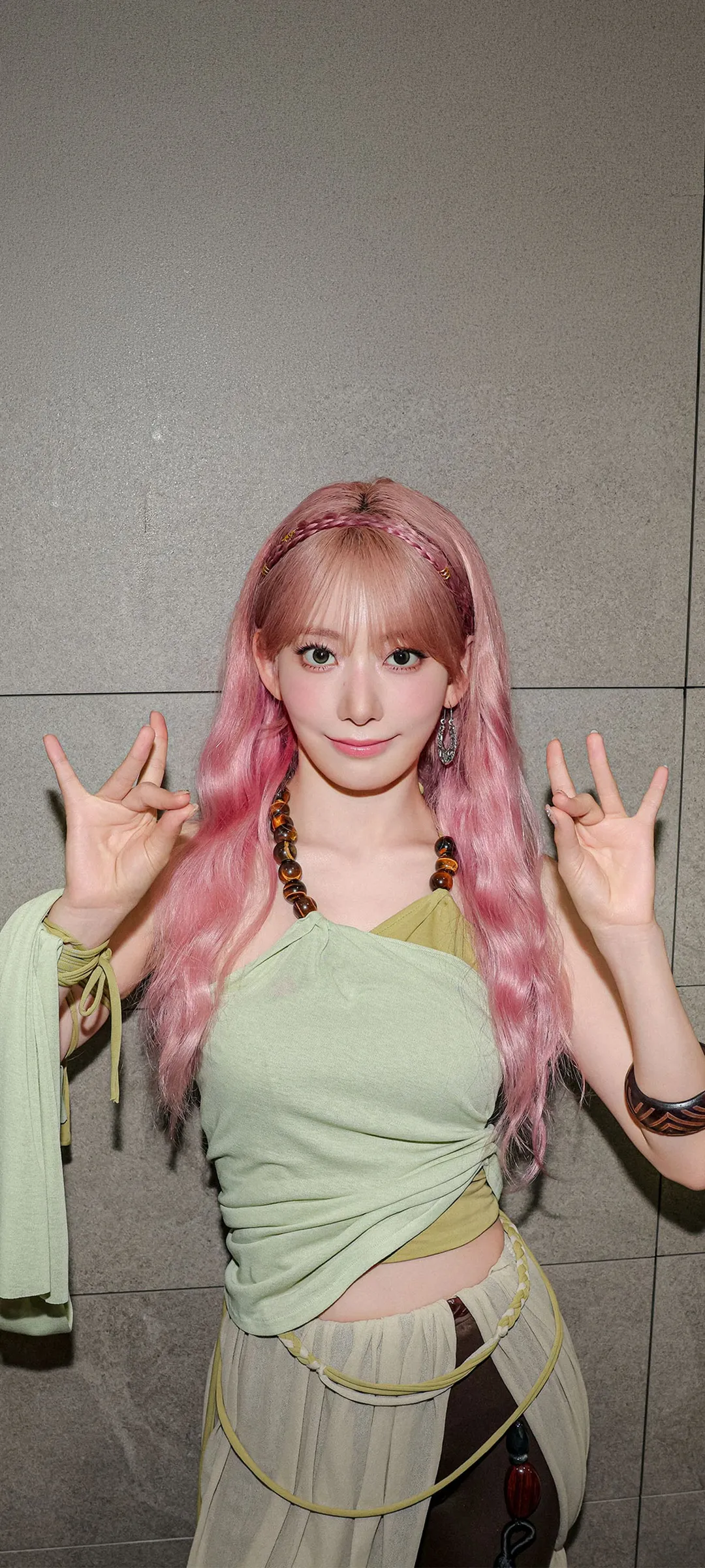 Fond d'écran de verrouillage mobile Sakura Miyawaki 4K HD télécharger — IZ*ONE, LE SSERAFIM