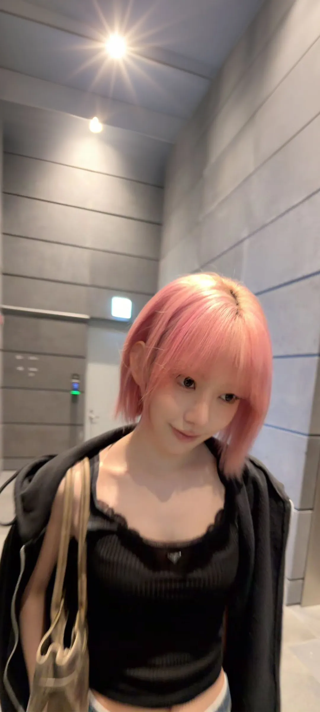 Fond d'écran de verrouillage mobile Sakura Miyawaki 4K HD télécharger — IZ*ONE, LE SSERAFIM
