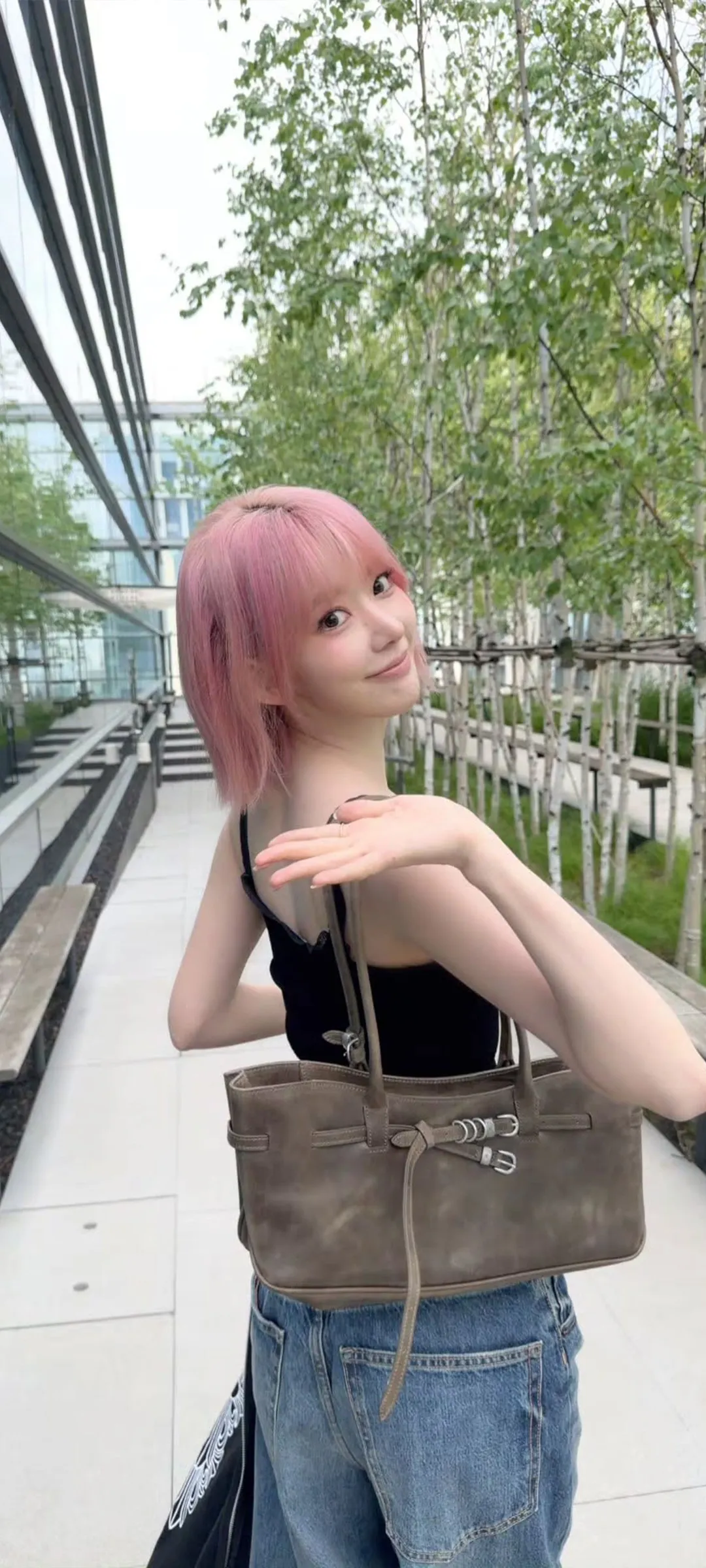 Fond d'écran de verrouillage mobile Sakura Miyawaki 4K HD télécharger — IZ*ONE, LE SSERAFIM