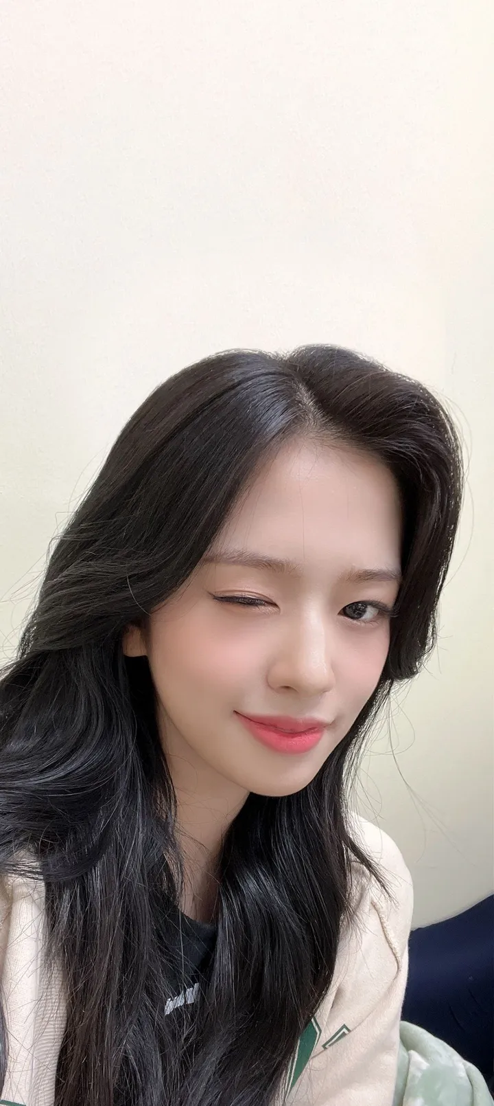 Fond d'écran de verrouillage mobile An Yu-jin 4K HD télécharger — IZ*ONE, IVE