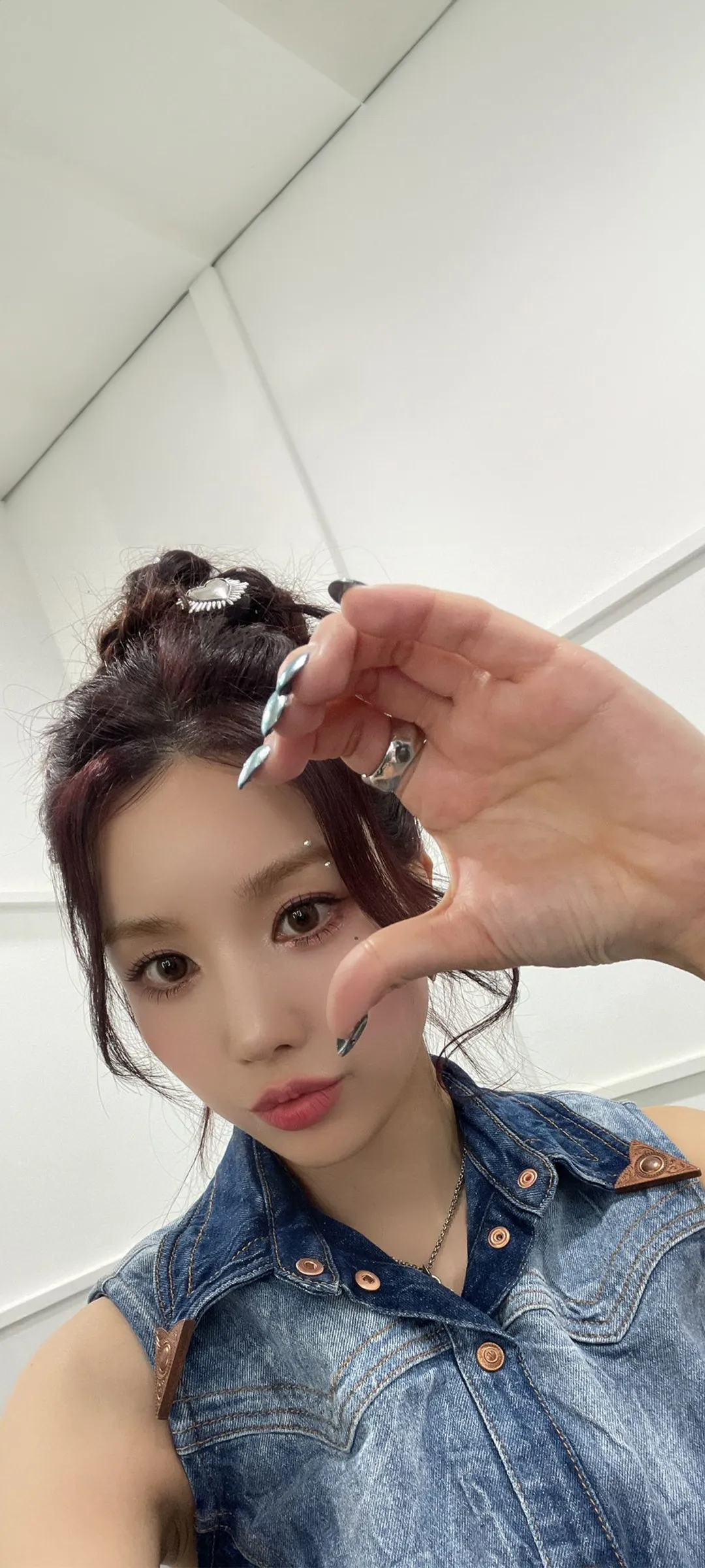 วอลเปเปอร์ หน้าจอล็อก มือถือ Kwon Eun-bi 4K HD ดาวน์โหลด — IZ*ONE