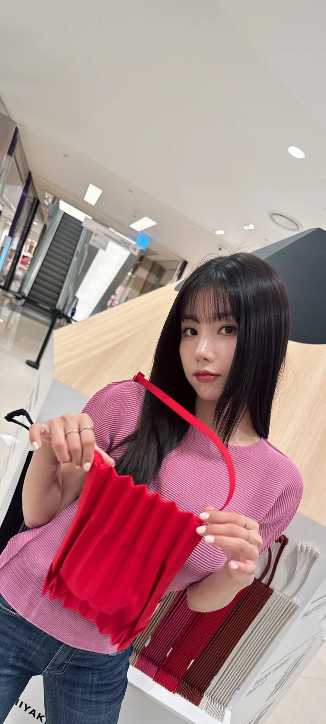 วอลเปเปอร์ หน้าจอล็อก มือถือ Kwon Eun-bi 4K HD ดาวน์โหลด — IZ*ONE