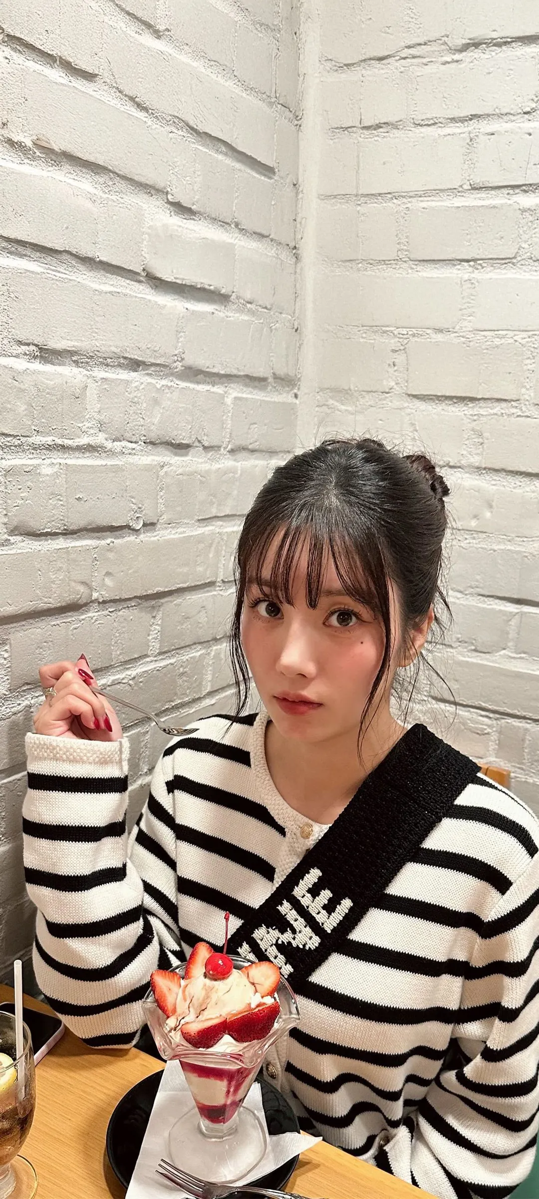 วอลเปเปอร์ หน้าจอล็อก มือถือ Kwon Eun-bi 4K HD ดาวน์โหลด — IZ*ONE