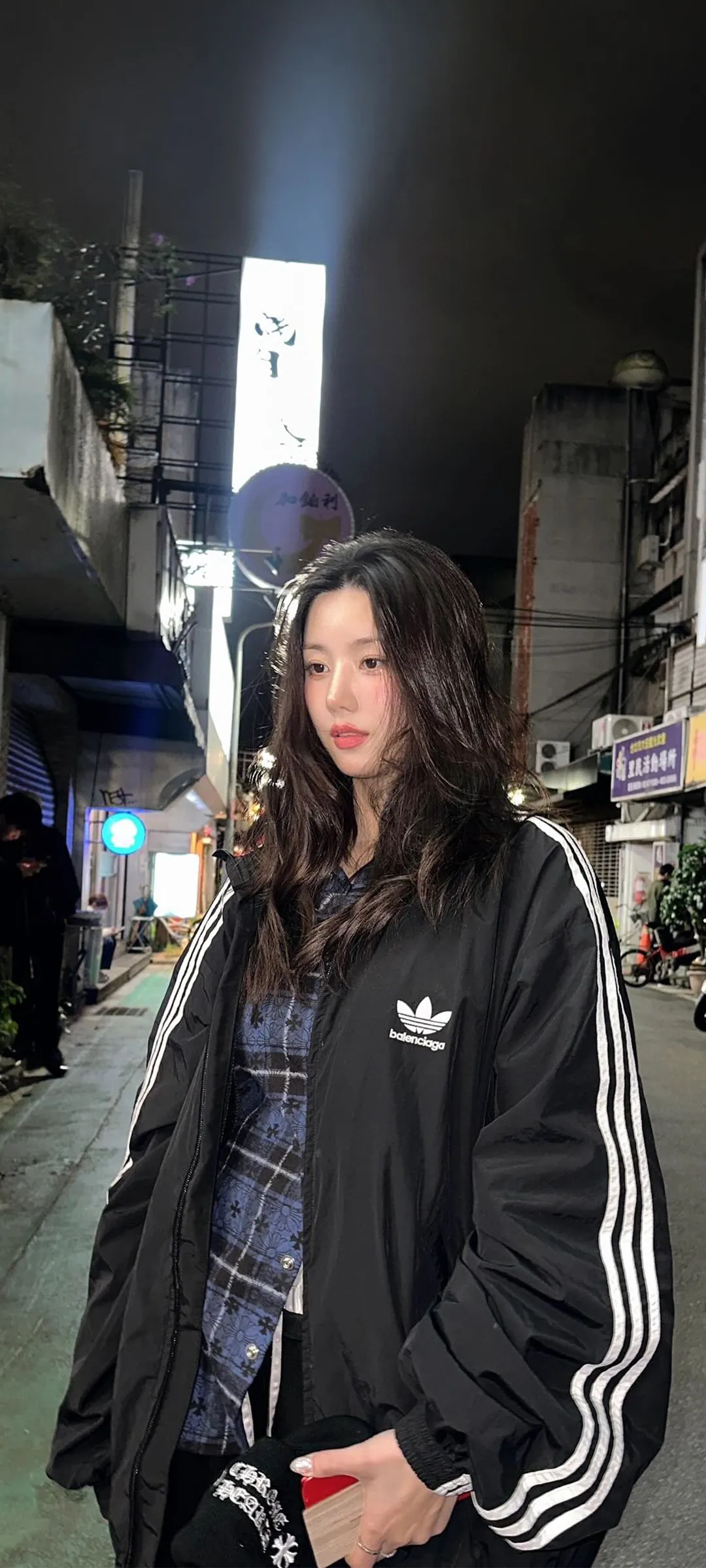 วอลเปเปอร์ หน้าจอล็อก มือถือ Kwon Eun-bi 4K HD ดาวน์โหลด — IZ*ONE