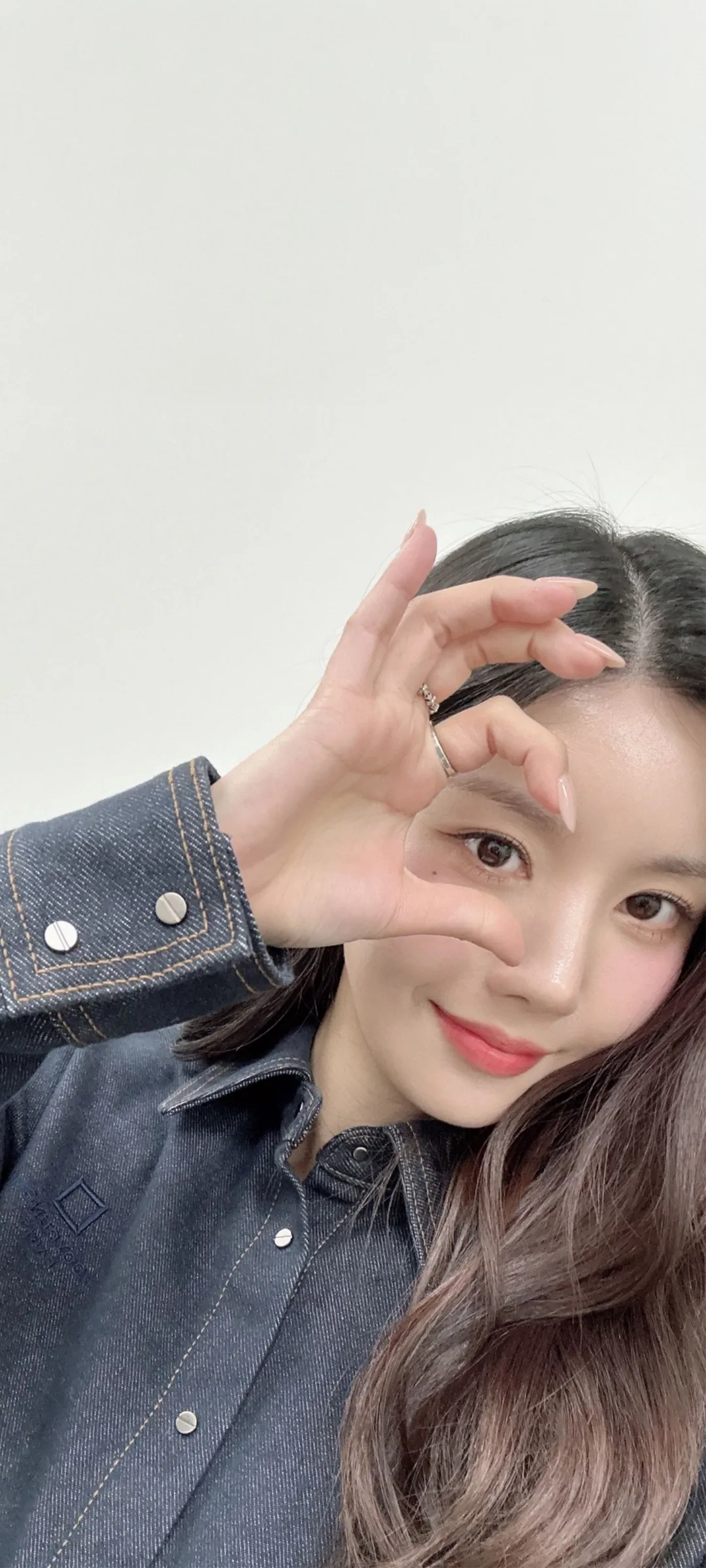วอลเปเปอร์ หน้าจอล็อก มือถือ Kwon Eun-bi 4K HD ดาวน์โหลด — IZ*ONE