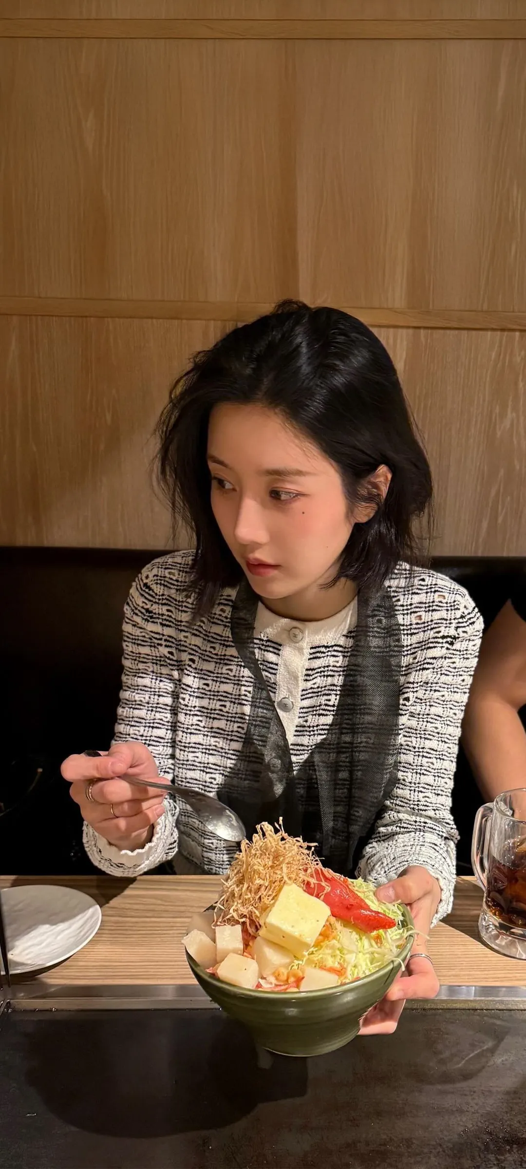 วอลเปเปอร์ หน้าจอล็อก มือถือ Kwon Eun-bi 4K HD ดาวน์โหลด — IZ*ONE