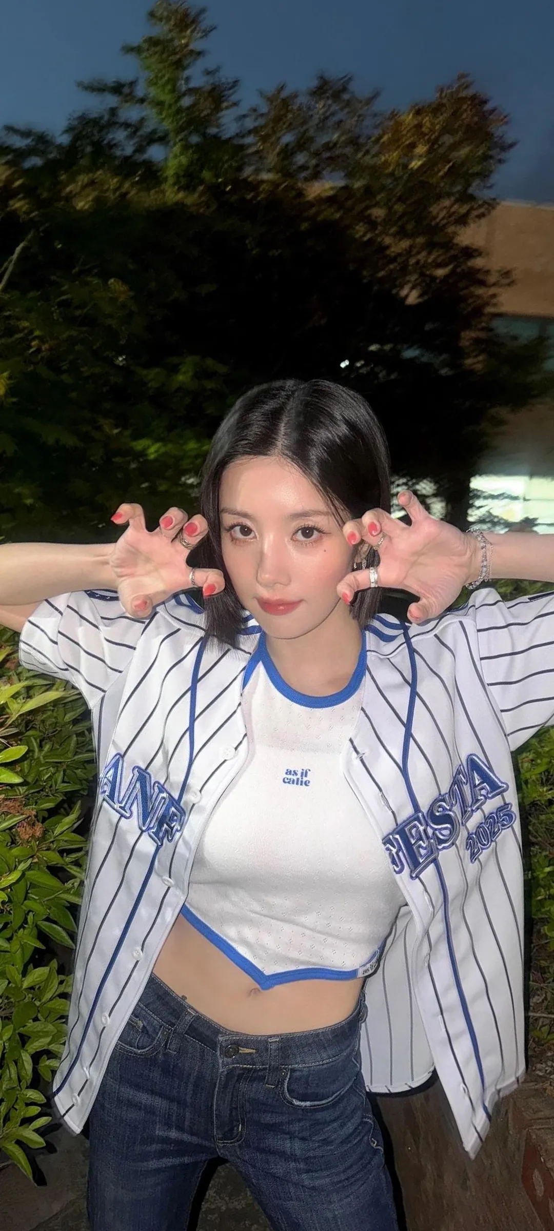 วอลเปเปอร์ หน้าจอล็อก มือถือ Kwon Eun-bi 4K HD ดาวน์โหลด — IZ*ONE