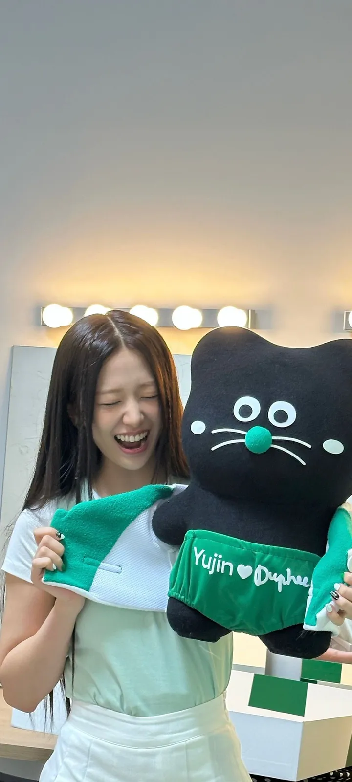 Fond d'écran de verrouillage mobile An Yu-jin 4K HD télécharger — IZ*ONE, IVE