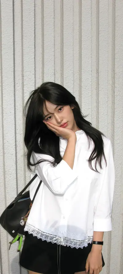 An Yu-jin Phone Lock Screen Wallpaper 4K HD Download #21491