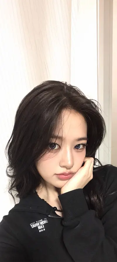 An Yu-jin Phone Lock Screen Wallpaper 4K HD Download #21504