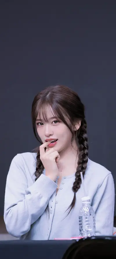 An Yu-jin Phone Lock Screen Wallpaper 4K HD Download #21525