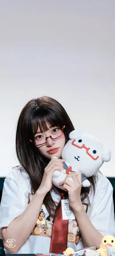 An Yu-jin Phone Lock Screen Wallpaper 4K HD Download #21540