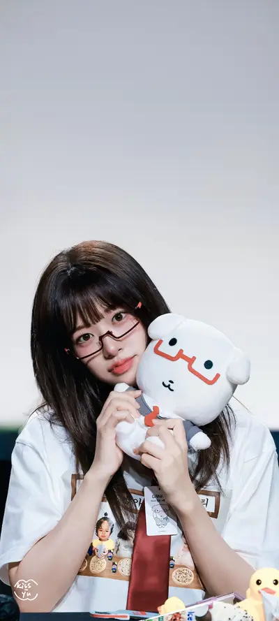 An Yu-jin Phone Lock Screen Wallpaper 4K HD Download #21541
