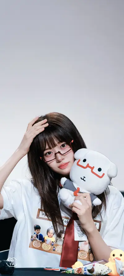 An Yu-jin Phone Lock Screen Wallpaper 4K HD Download #21543