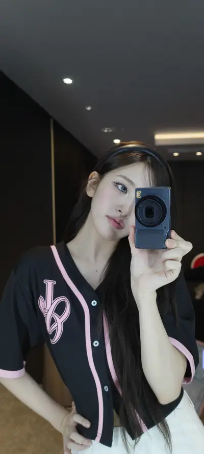 An Yu-jin Phone Lock Screen Wallpaper 4K HD Download #21546