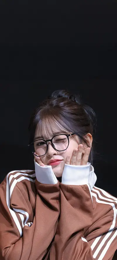 An Yu-jin Phone Lock Screen Wallpaper 4K HD Download #21572