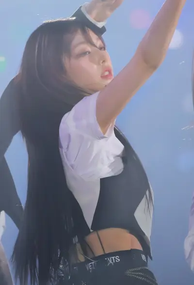 Karina aespa Phone Wallpaper 4K
