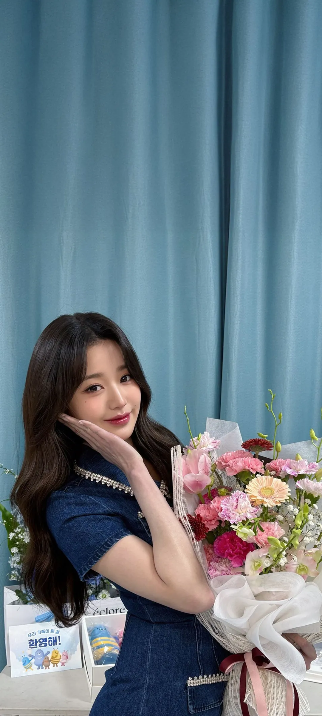 Jang Won-young kilit ekranı telefon duvar kağıdı 4K HD i̇ndir — IZ*ONE, IVE
