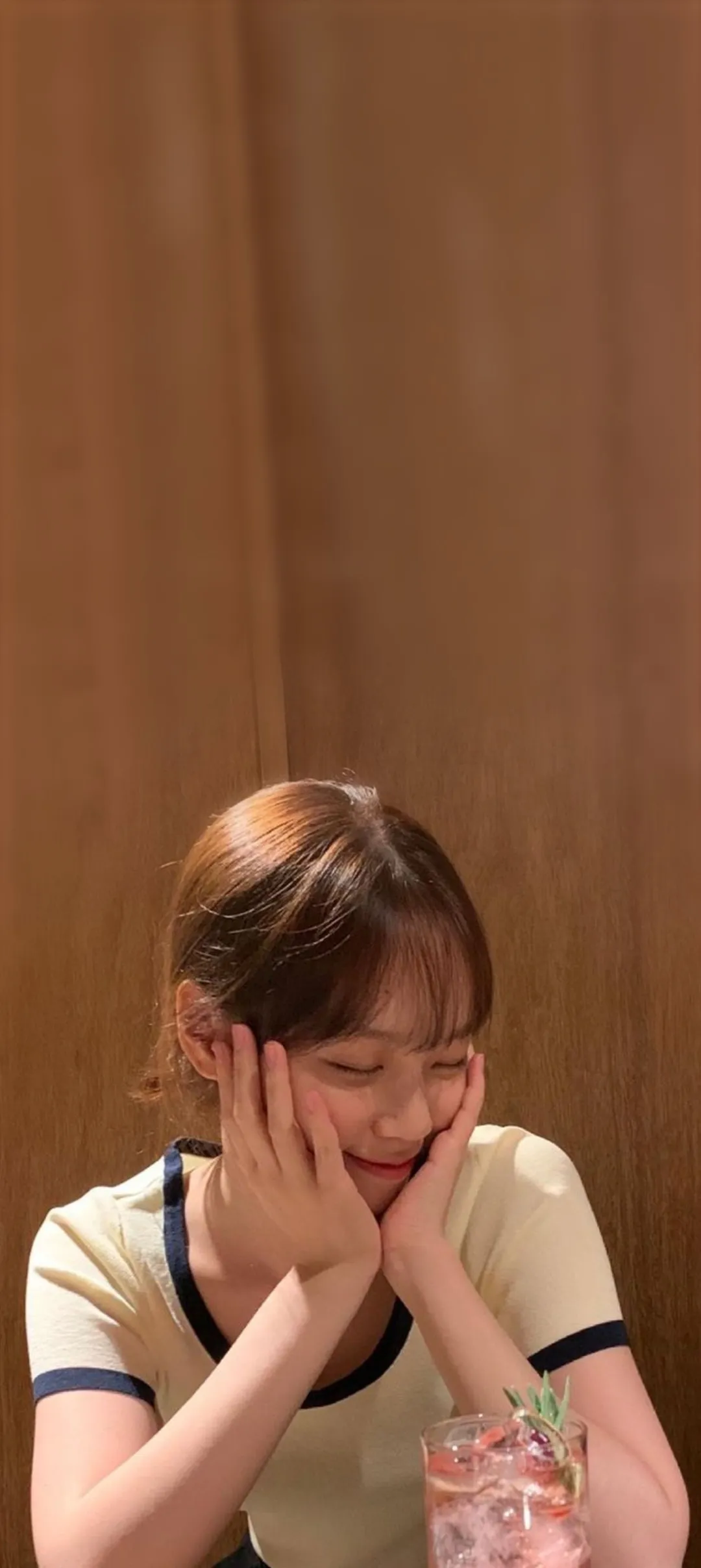 김채원 잠금화면 폰 배경화면 4K HD 다운로드 — 아이즈원, 르세라핌