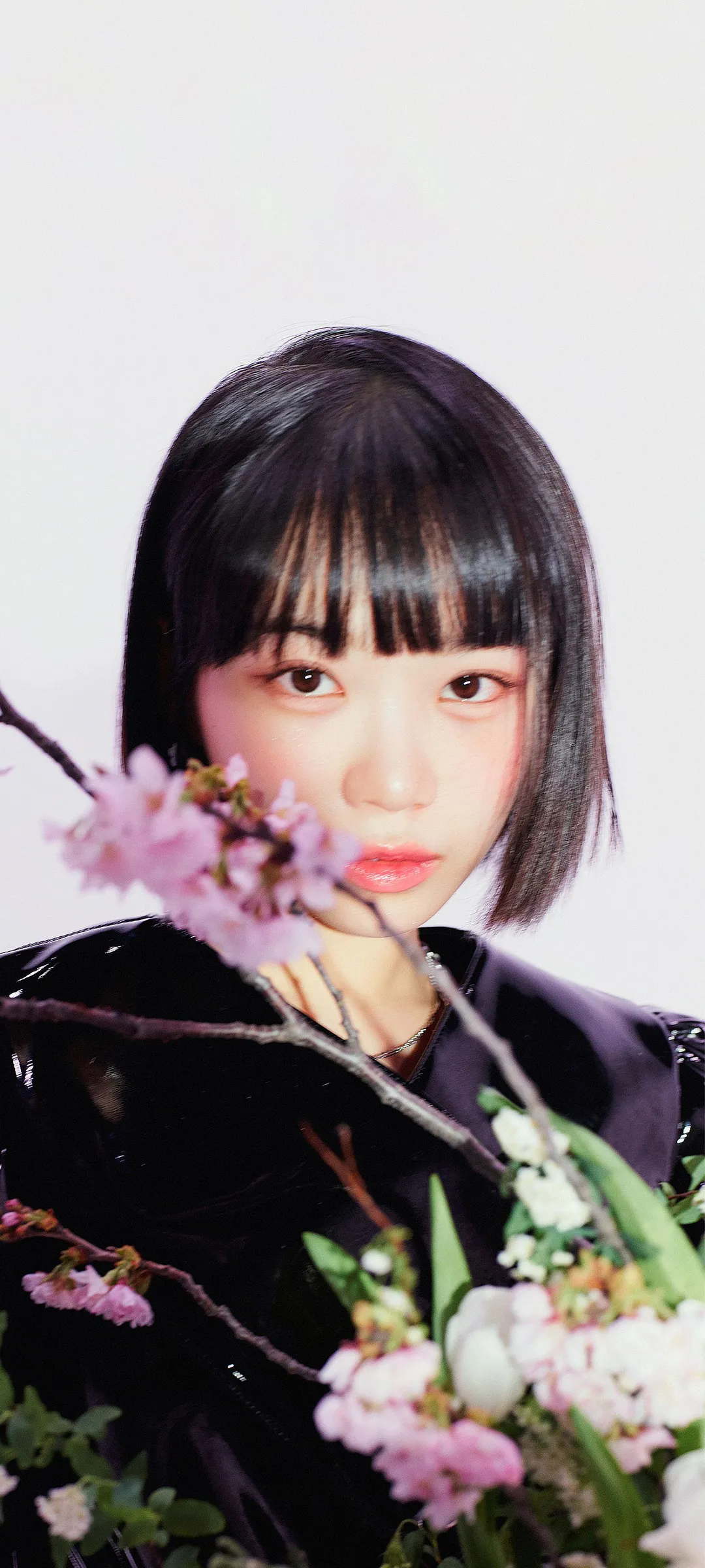 Kim Chae-won lock screen phone wallpaper 4K HD download — IZ*ONE, LE SSERAFIM