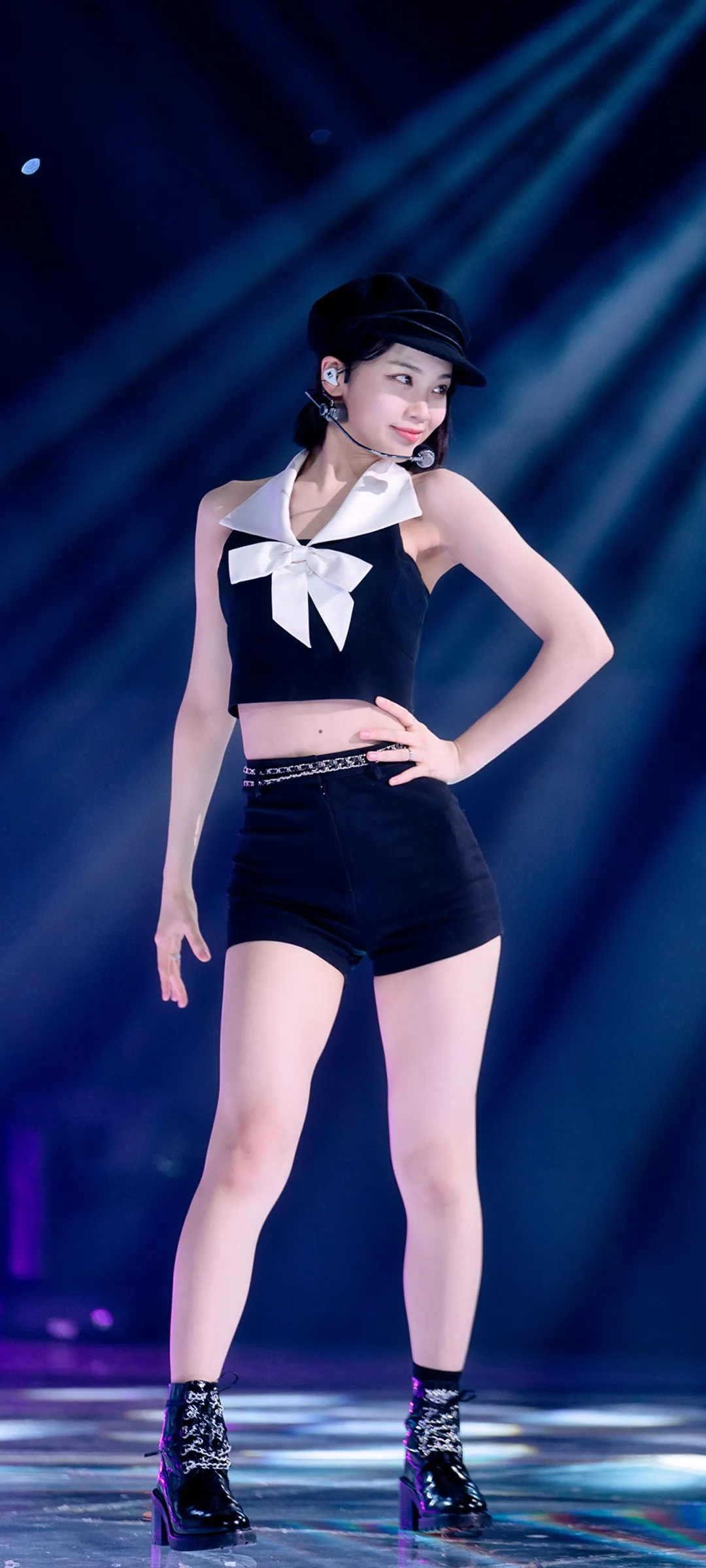Kim Chae-won lock screen phone wallpaper 4K HD download — IZ*ONE, LE SSERAFIM